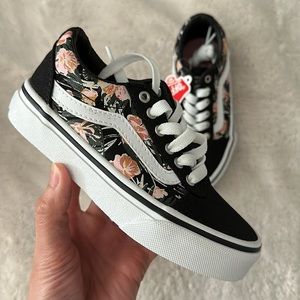 ✨ NEW✨ Vans Toddler Rose Dreams Old Skool Lace Up Sneakers (size 11)